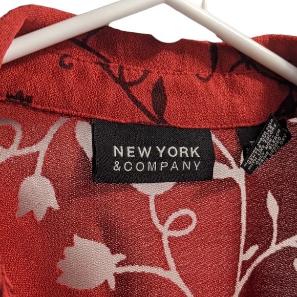New York & CO Red Floral Button Down L - Picture 2 of 2